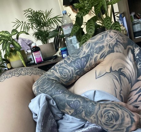 Naakte gelekte OnlyFans-foto van Ravenwynter