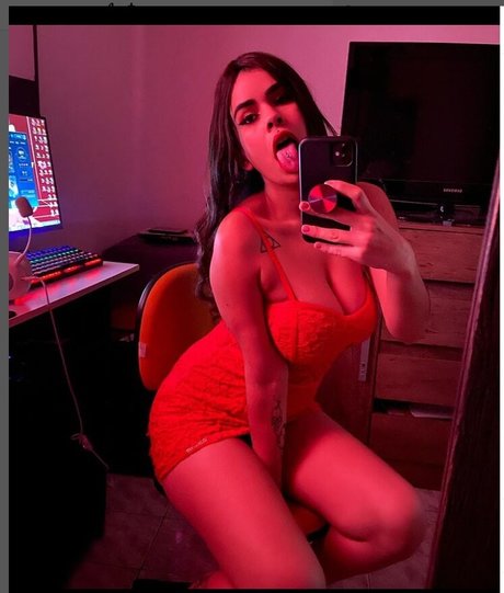Naakte gelekte OnlyFans-foto van Yessika Suicide