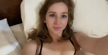 Naakte gelekte OnlyFans-foto van Robynator23