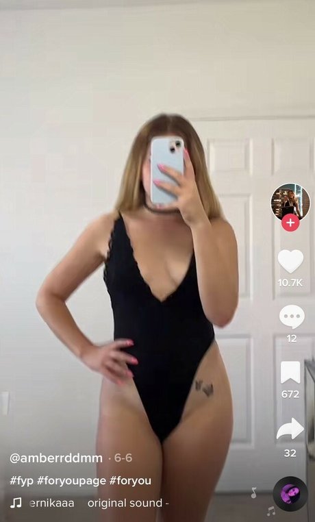 Naakte gelekte OnlyFans-foto van Amberrddmm