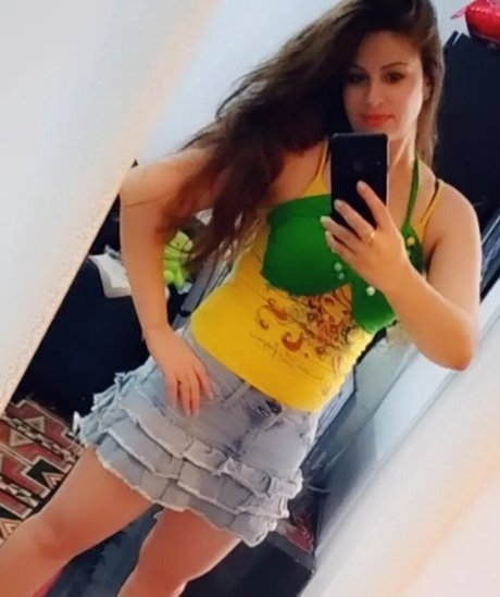 Naakte gelekte OnlyFans-foto van Biba Aboura