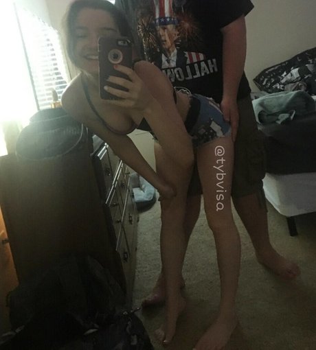 Naakte gelekte OnlyFans-foto van Tybvisa