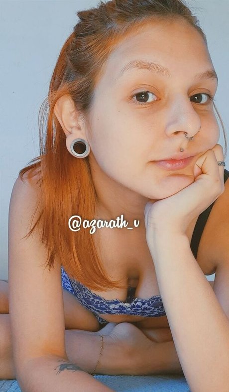 Naakte gelekte OnlyFans-foto van Azarath Raven