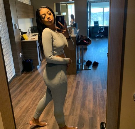 Naakte gelekte OnlyFans-foto van Honeyqoldd