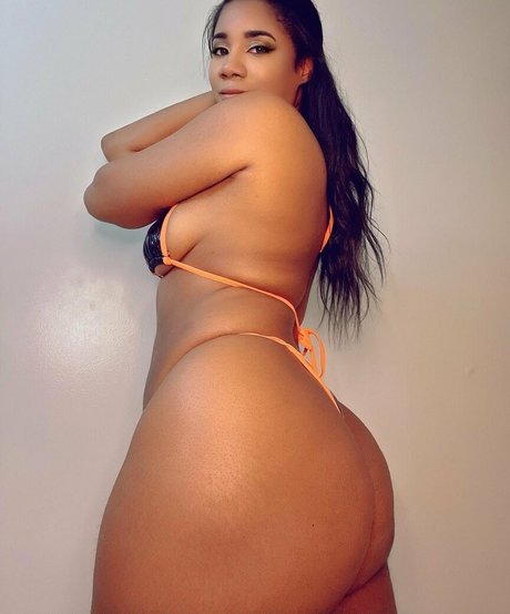 Naakte gelekte OnlyFans-foto van Ami Unagi