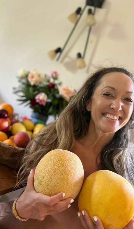 Naakte gelekte OnlyFans-foto van Kino Macgregor
