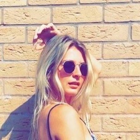 Naakte gelekte OnlyFans-foto van Shannon Elizabeth