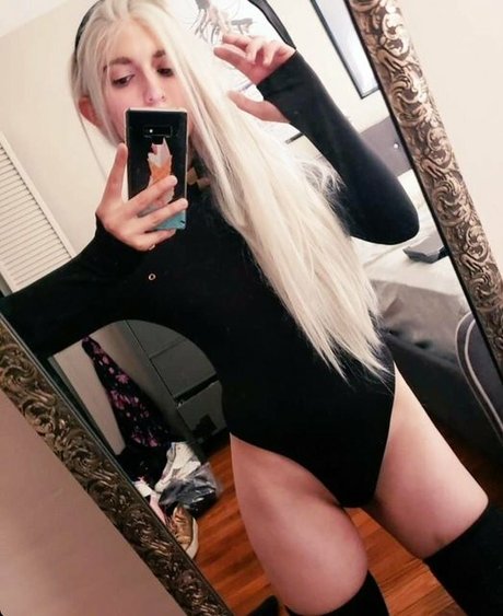 Naakte gelekte OnlyFans-foto van Rumeru