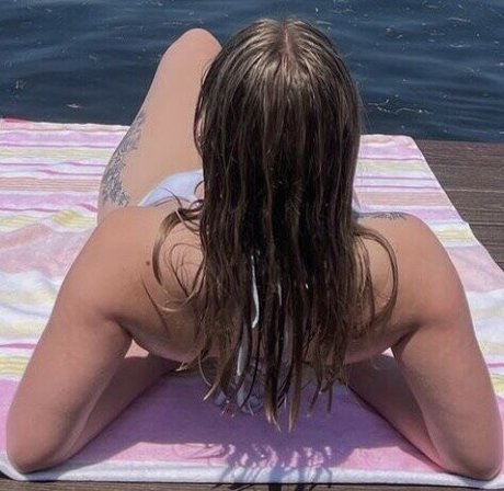 Naakte gelekte OnlyFans-foto van Kaitlynlacasse