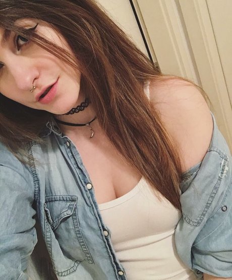 Naakte gelekte OnlyFans-foto van Lumenti
