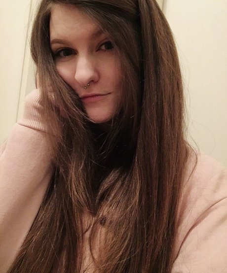 Naakte gelekte OnlyFans-foto van Lumenti