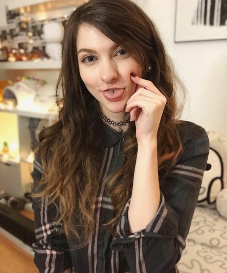 Naakte gelekte OnlyFans-foto van Lumenti