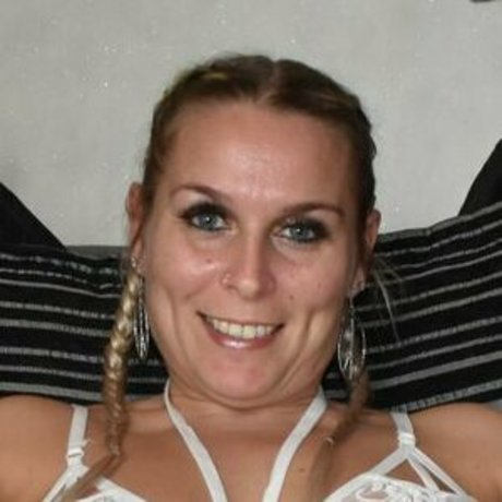 Naakte gelekte OnlyFans-foto van Ukhotwife