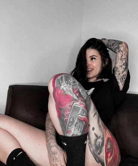Naakte gelekte OnlyFans-foto van Alison Estrada
