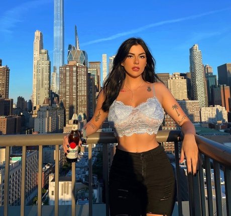 Naakte gelekte OnlyFans-foto van Kenna Vita