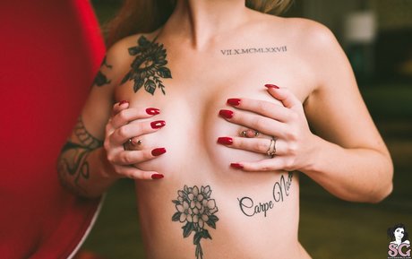 Naakte gelekte OnlyFans-foto van Vyne