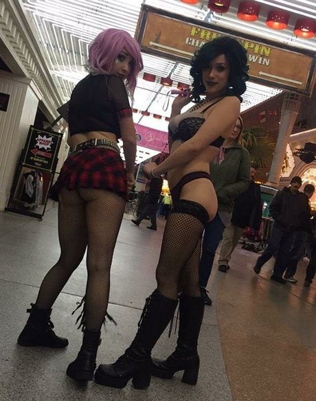 Naakte gelekte OnlyFans-foto van Ghoulempress