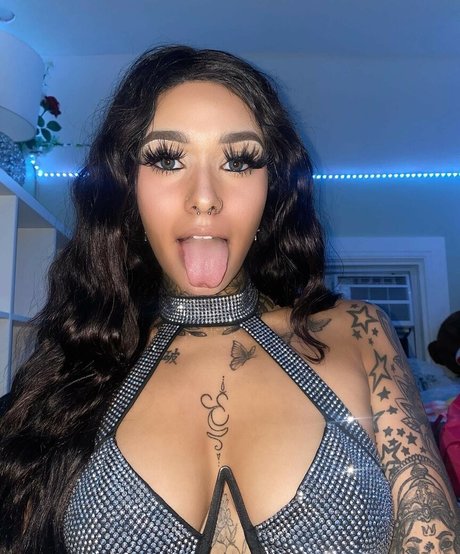 Naakte gelekte OnlyFans-foto van Missivysteele