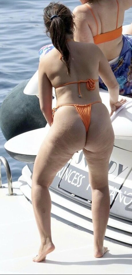 Naakte gelekte OnlyFans-foto van Camilla Cabelo