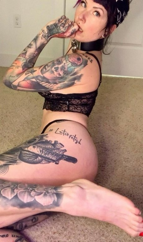Naakte gelekte OnlyFans-foto van Frau Tagtraum