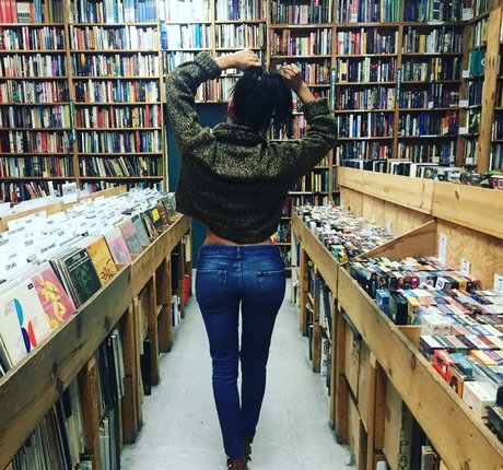 Naakte gelekte OnlyFans-foto van Cassie Scerbo
