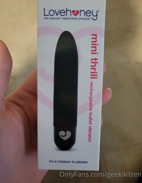 Naakte gelekte OnlyFans-foto van Geekikitten