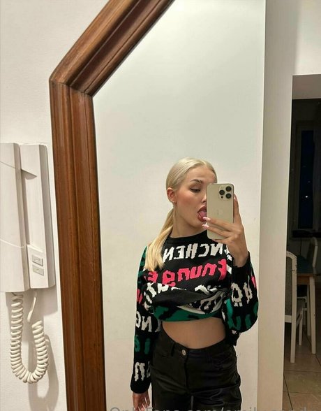 Naakte gelekte OnlyFans-foto van Emilycandy1