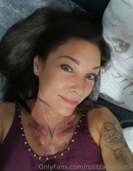 Naakte gelekte OnlyFans-foto van Rosszalkodjunk
