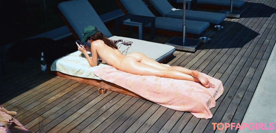 Naakte gelekte OnlyFans-foto van Kendall Jenner #1558