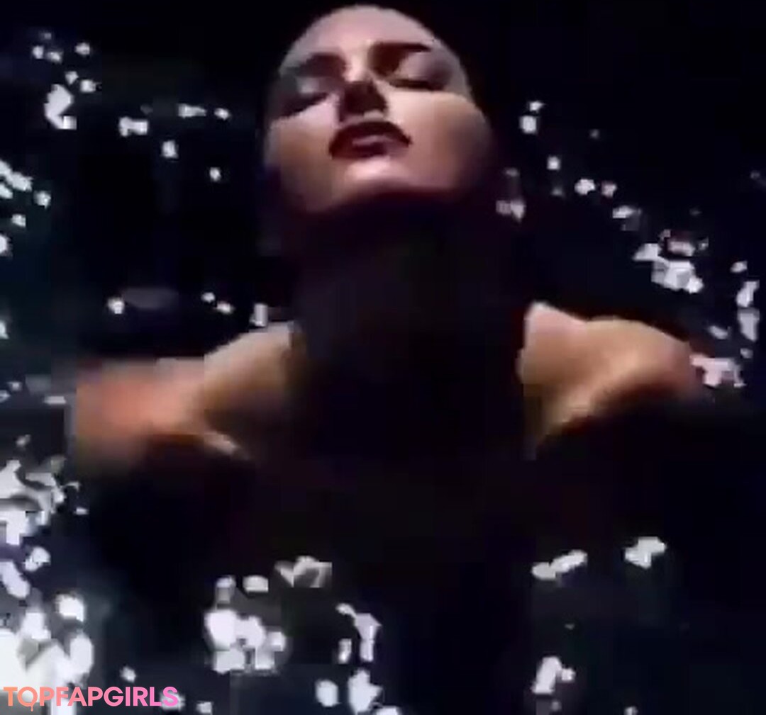 Naakte gelekte OnlyFans-foto van Kendall Jenner #1721