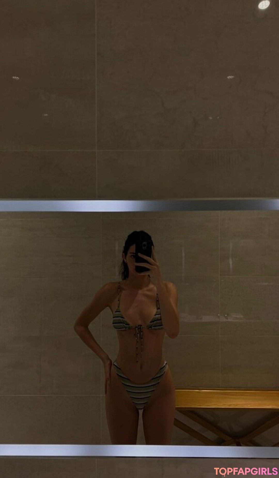 Naakte gelekte OnlyFans-foto van Kendall Jenner #1789
