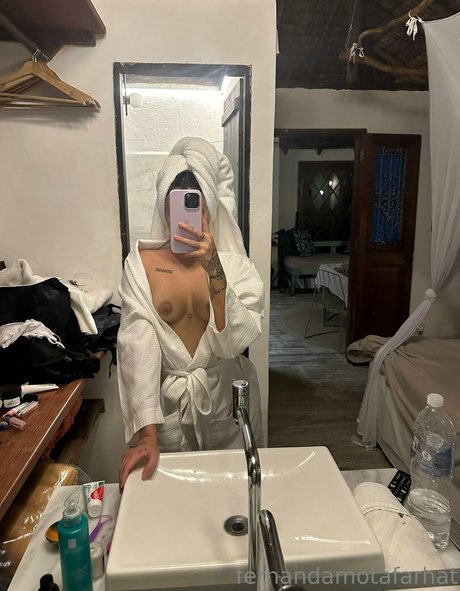 Naakte gelekte OnlyFans-foto van Fernanda Motta