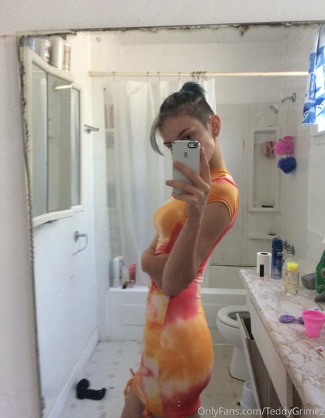 Naakte gelekte OnlyFans-foto van Lewdology