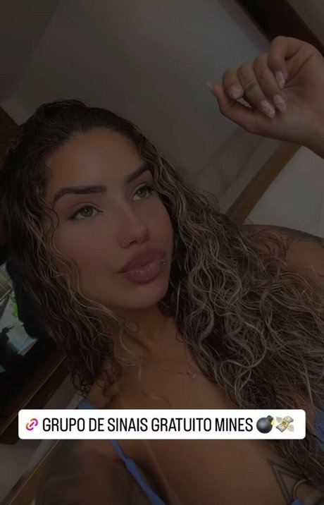 Naakte gelekte OnlyFans-foto van Muito Linda