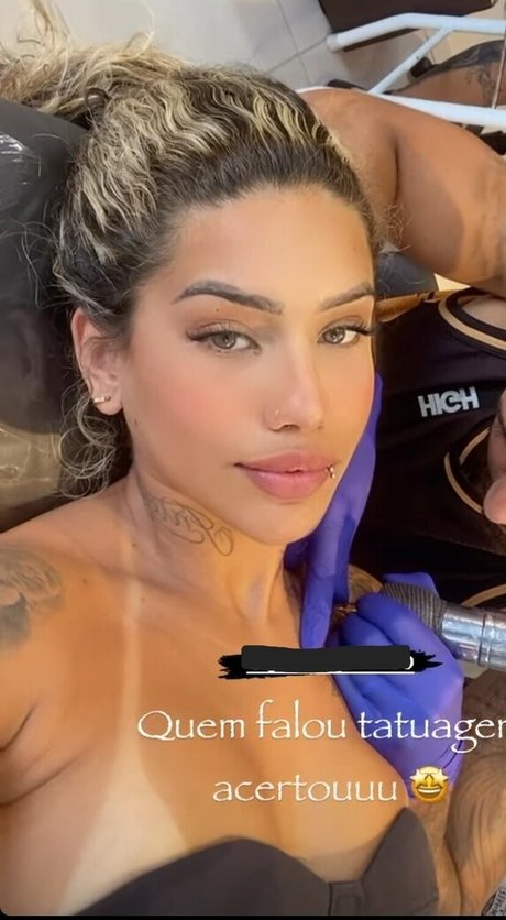 Naakte gelekte OnlyFans-foto van Muito Linda