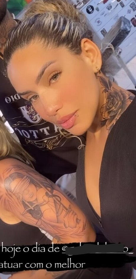 Naakte gelekte OnlyFans-foto van Muito Linda