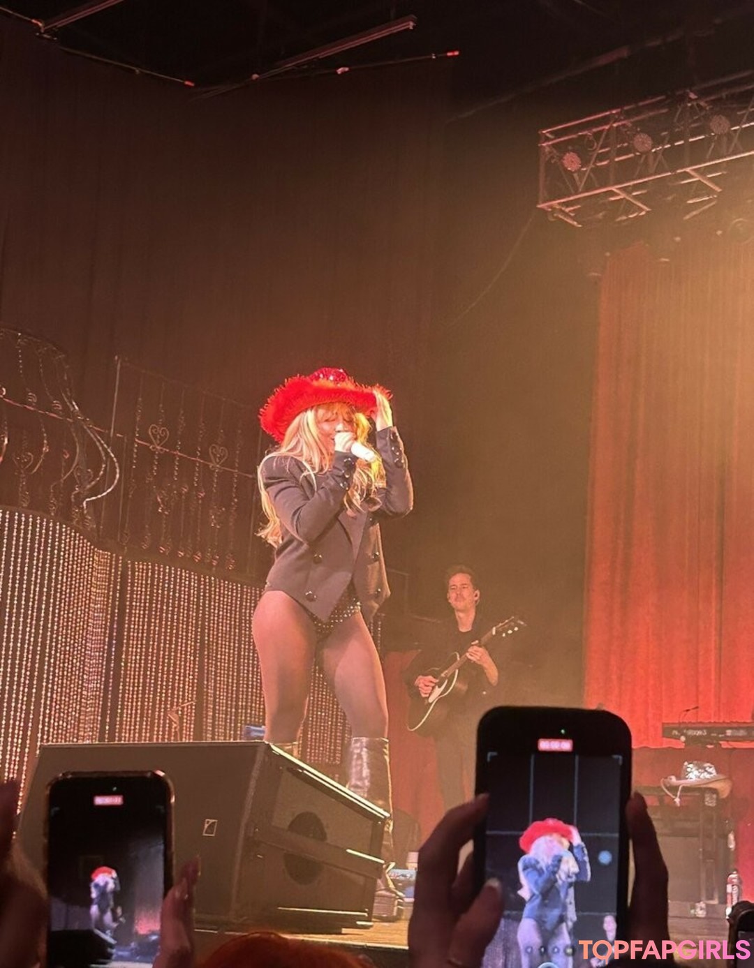 Naakte gelekte OnlyFans-foto van Sabrina Carpenter #1167