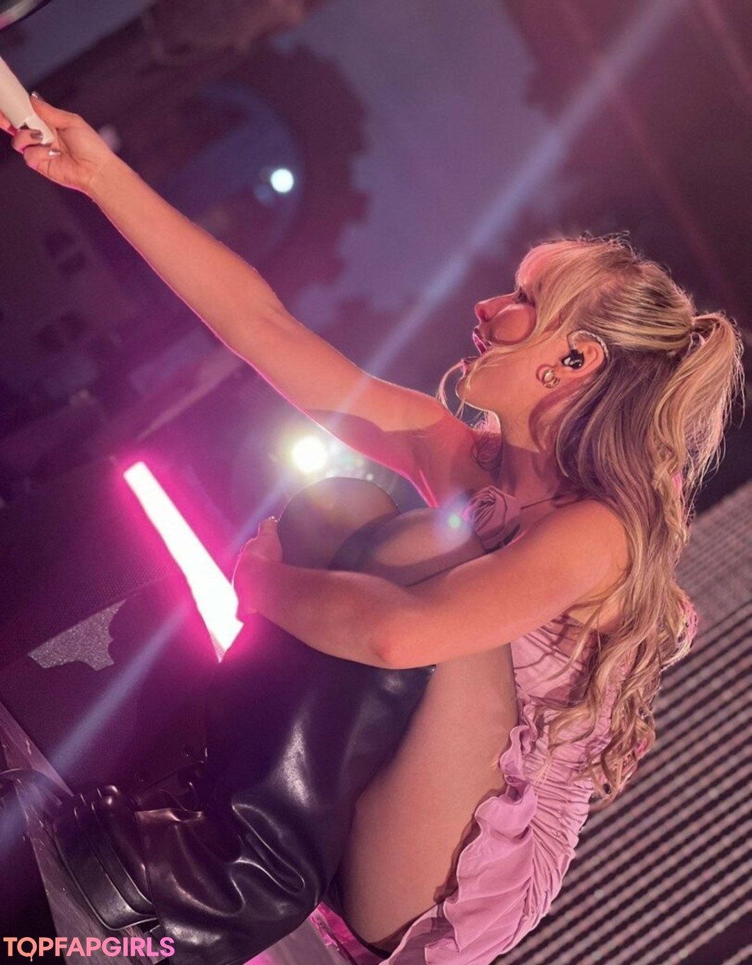 Naakte gelekte OnlyFans-foto van Sabrina Carpenter #1184