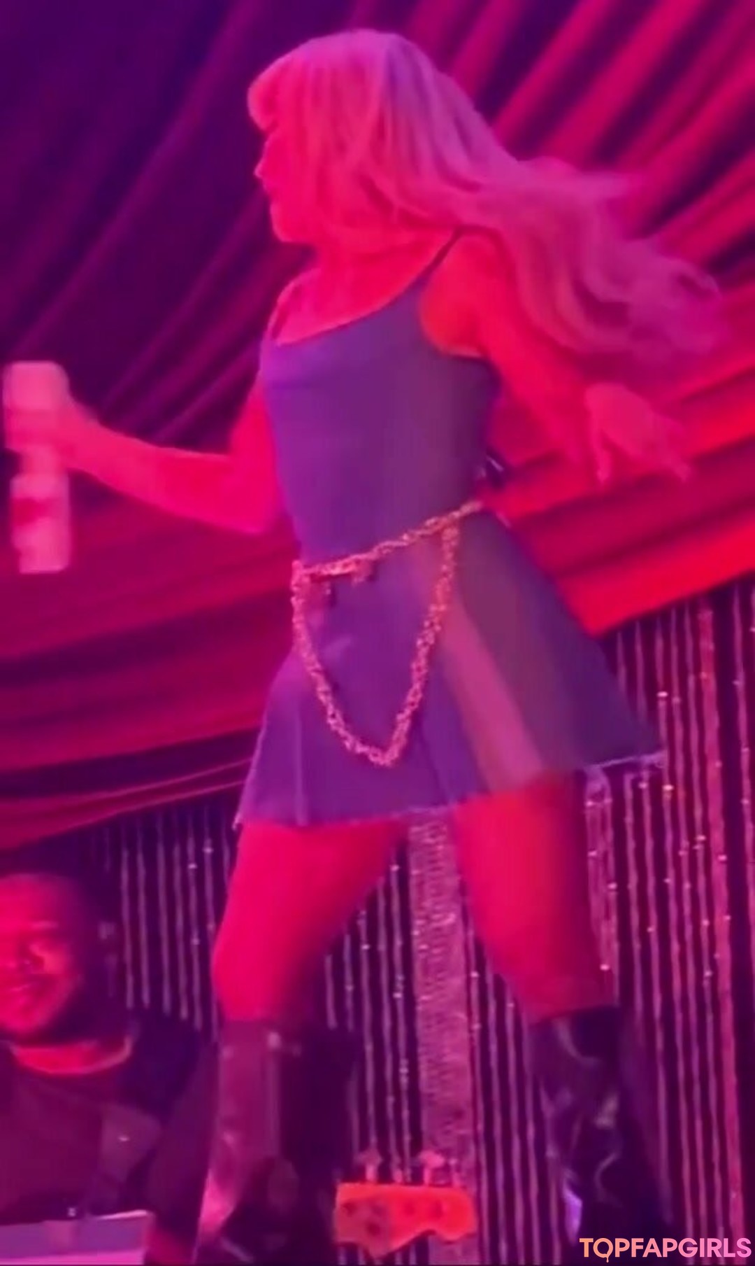 Naakte gelekte OnlyFans-foto van Sabrina Carpenter #1189