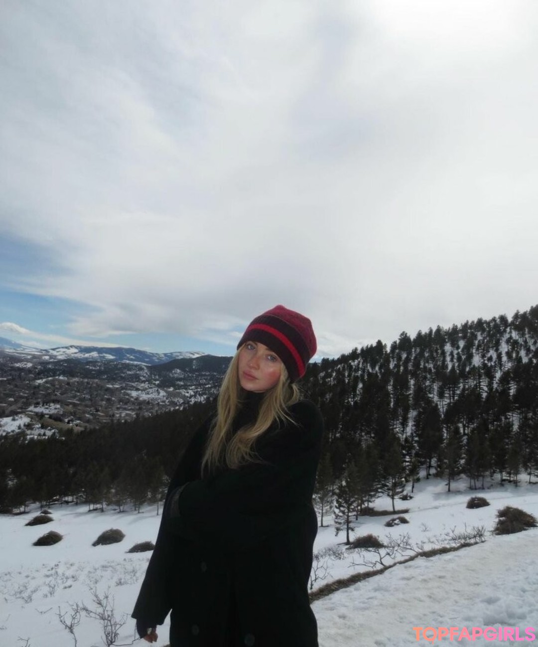 Naakte gelekte OnlyFans-foto van Sabrina Carpenter #1200