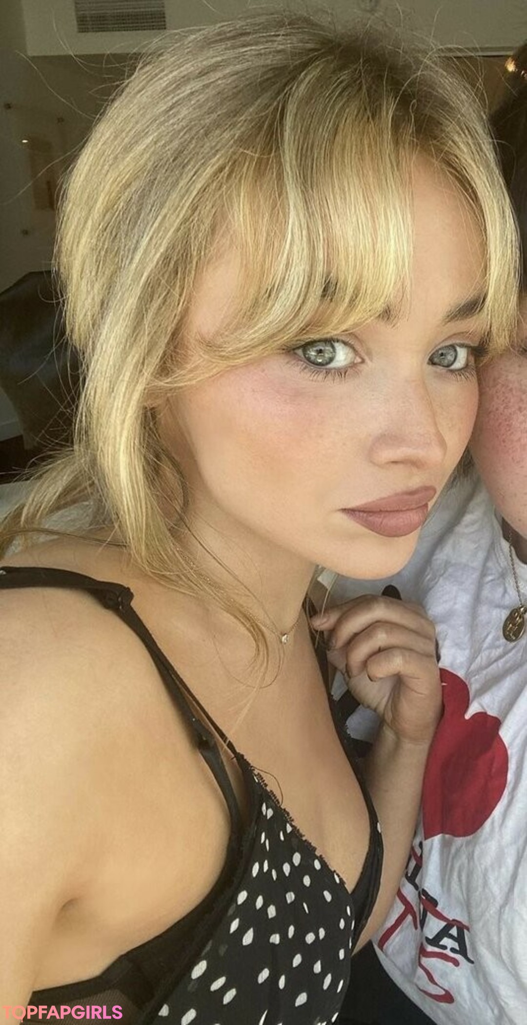 Naakte gelekte OnlyFans-foto van Sabrina Carpenter #1210