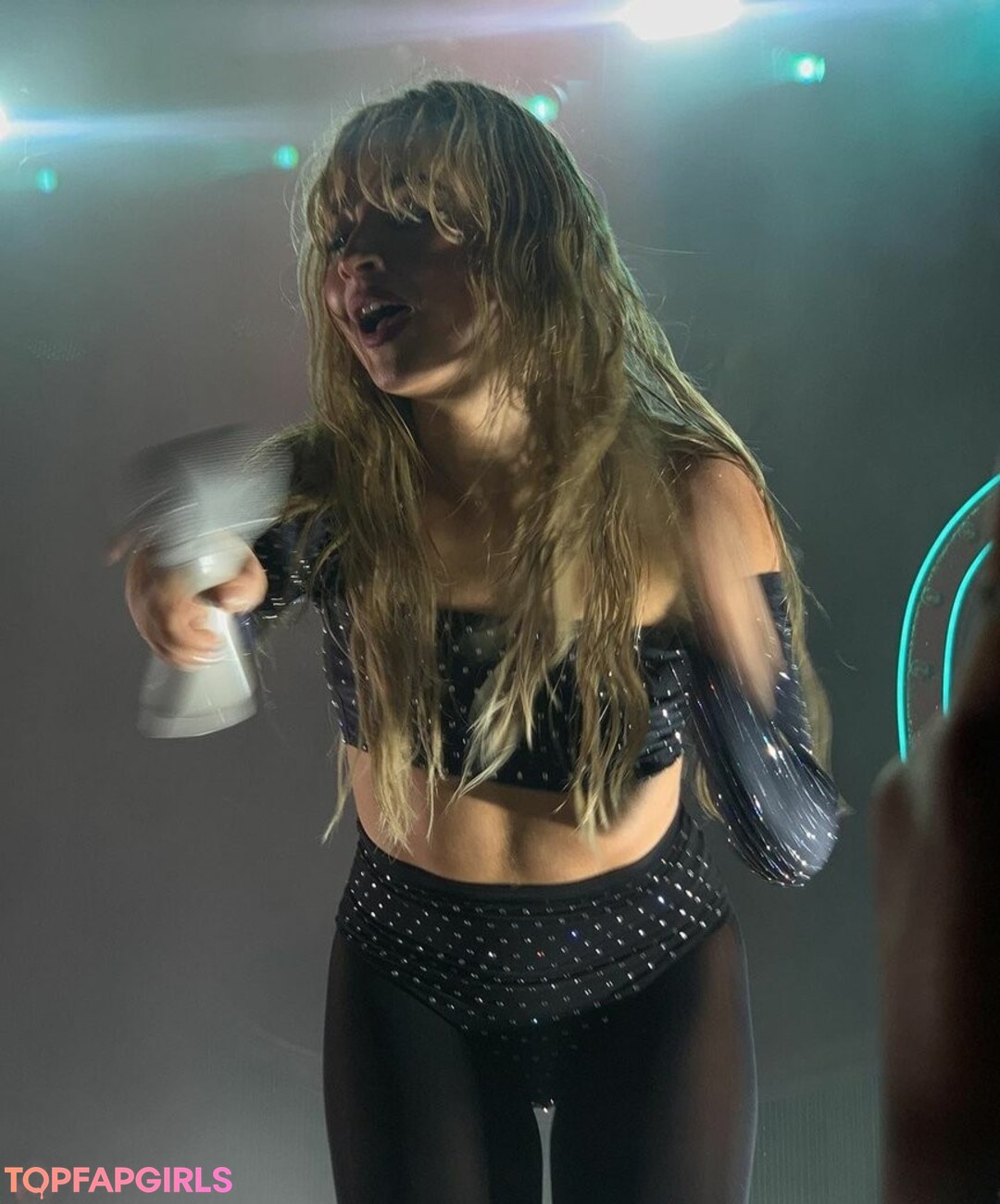 Naakte gelekte OnlyFans-foto van Sabrina Carpenter #1213
