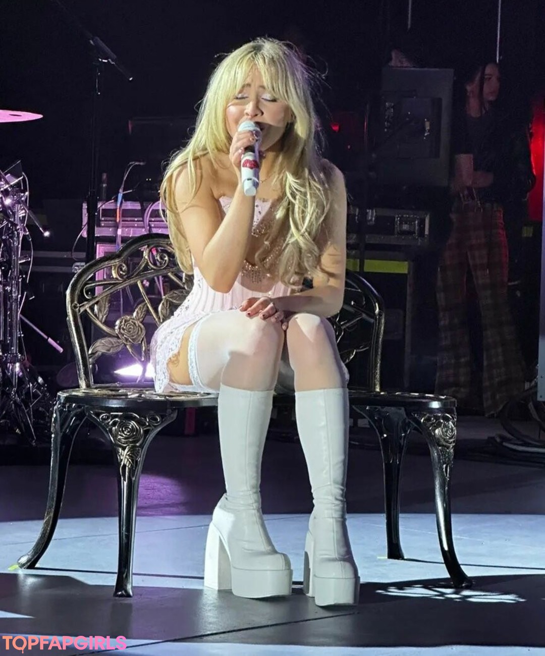 Naakte gelekte OnlyFans-foto van Sabrina Carpenter #1231