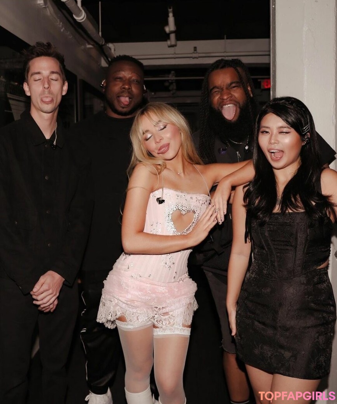 Naakte gelekte OnlyFans-foto van Sabrina Carpenter #1253