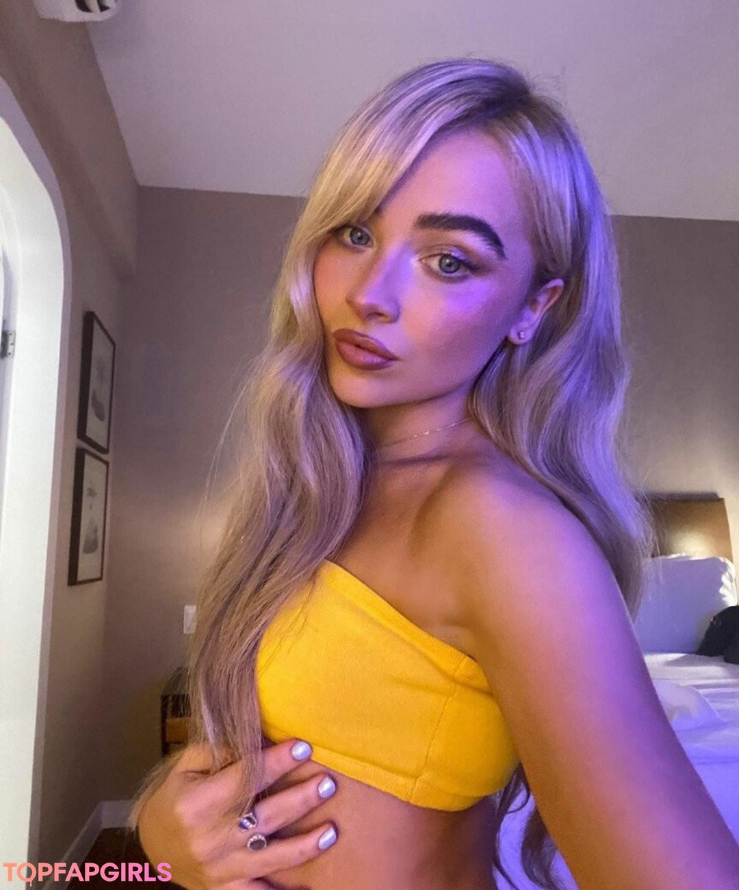 Naakte gelekte OnlyFans-foto van Sabrina Carpenter #1360