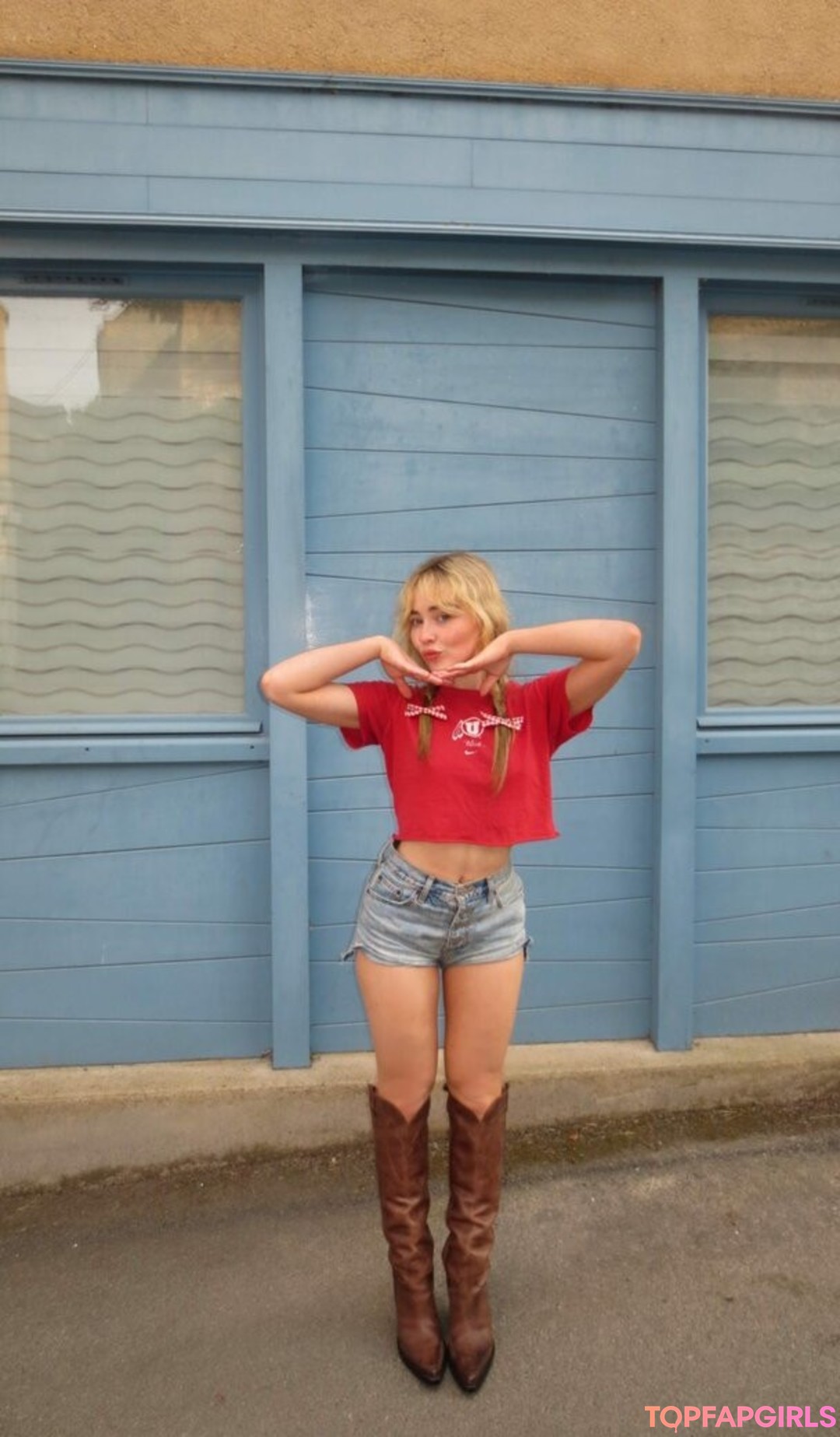 Naakte gelekte OnlyFans-foto van Sabrina Carpenter #1456