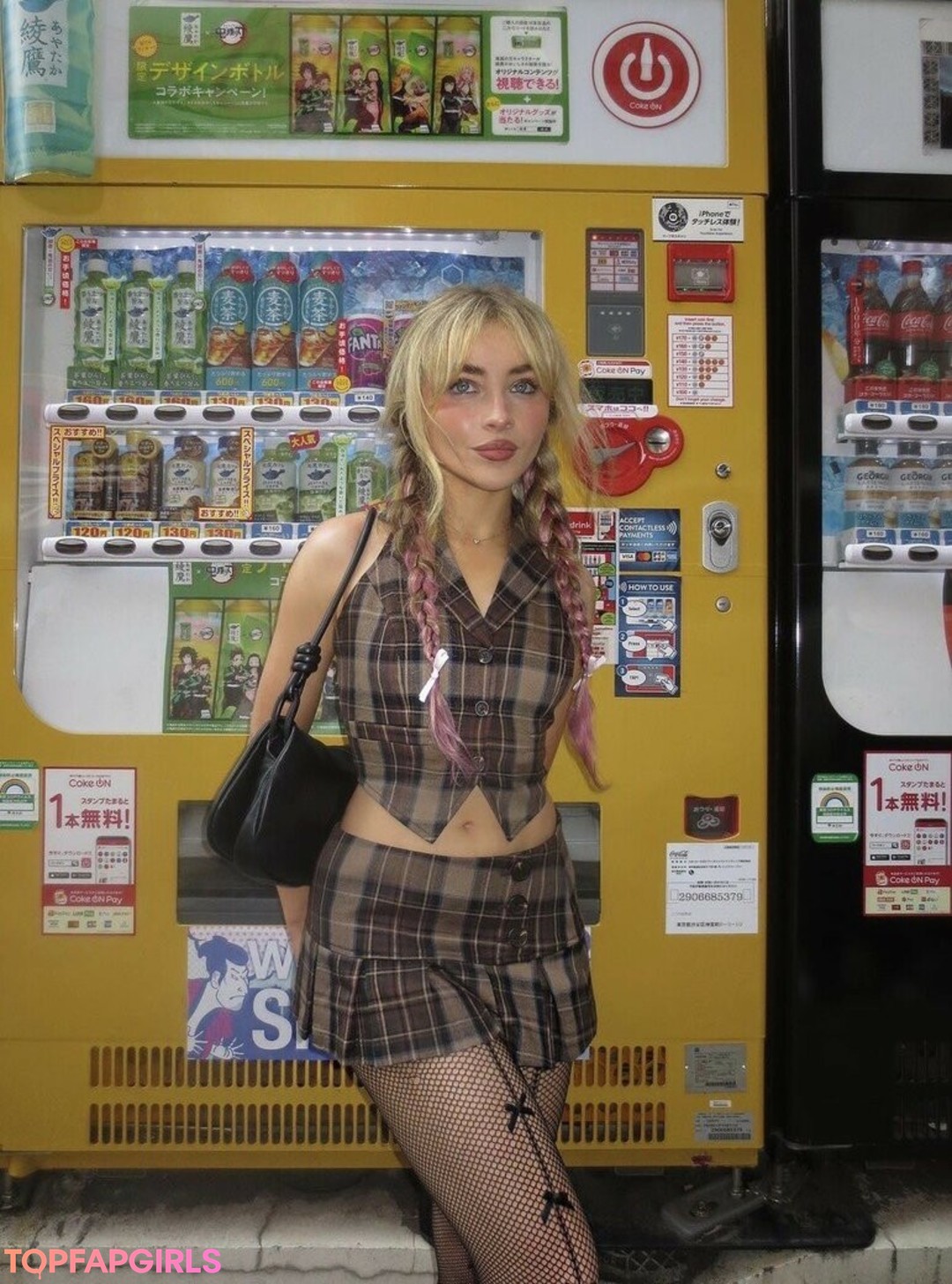 Naakte gelekte OnlyFans-foto van Sabrina Carpenter #1462