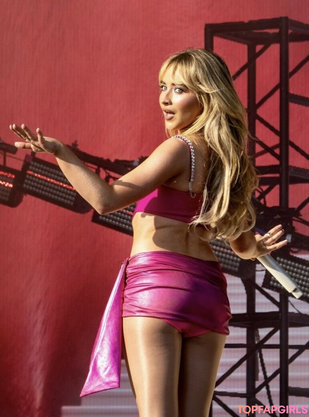 Naakte gelekte OnlyFans-foto van Sabrina Carpenter #1548