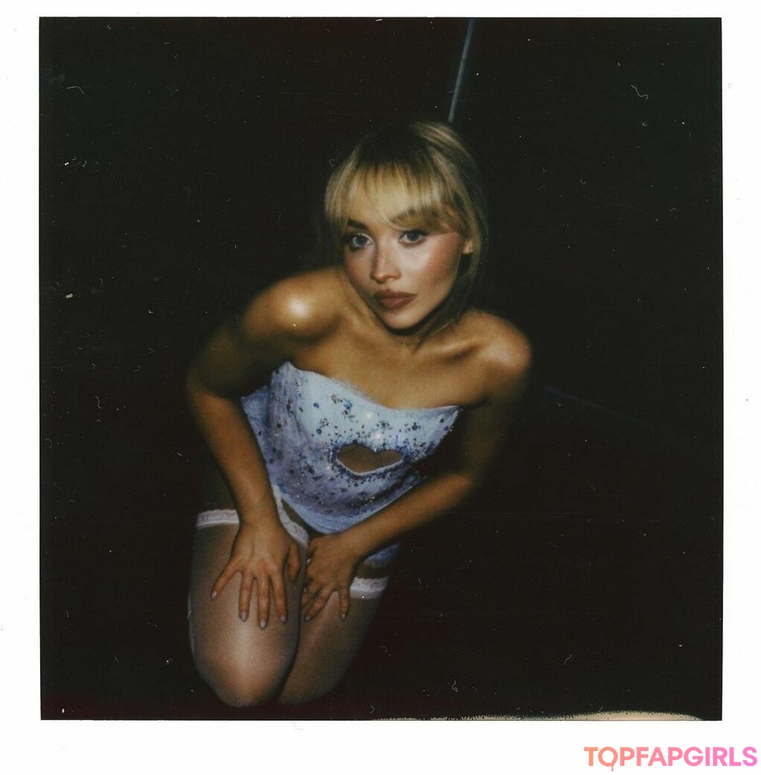 Naakte gelekte OnlyFans-foto van Sabrina Carpenter #1613