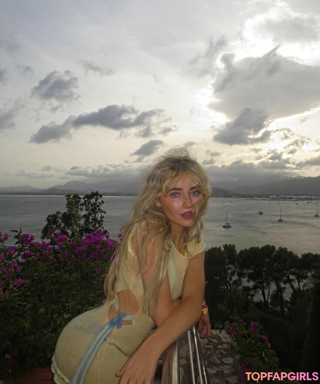 Naakte gelekte OnlyFans-foto van Sabrina Carpenter #1620